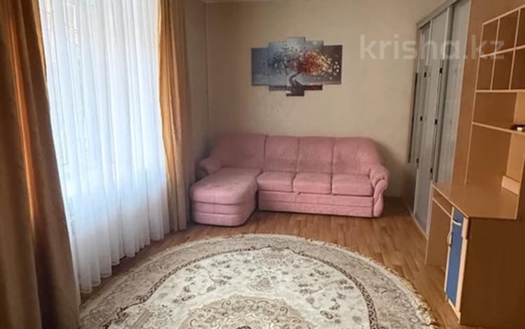 2-комнатная квартира · 70 м² · 1/1 этаж, Молдагуловой за 140 000 ₸ в Уральске — фото 2