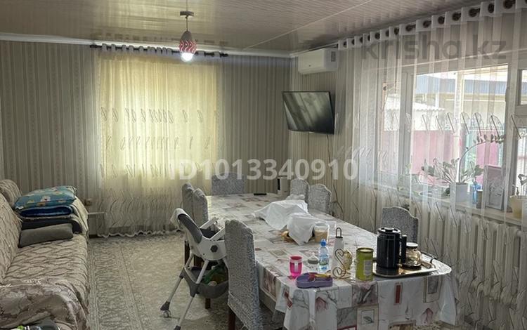 Үйдің бір бөлігі · 4 бөлме · 111 м², Куандыка науалиева 9/3 — Рядом базара,садик ,ровд,школа,10-минут жд вокзала, бағасы: 30 млн ₸ в Шу — фото 2