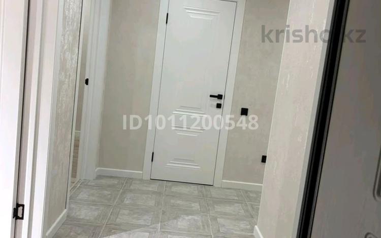 2-комнатная квартира · 75 м² · 4/5 этаж, мкр Северо-Восток, Циолковского 1/4 — Рядом находится ТД"Аяжан" за 30 млн ₸ в Уральске — фото 2
