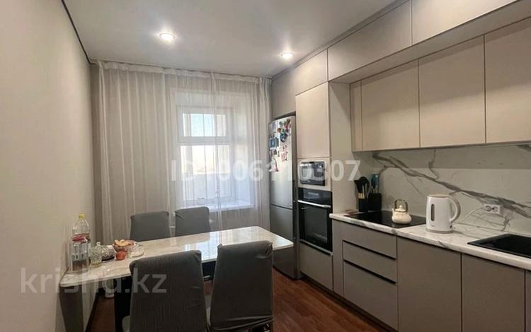 3-бөлмелі пәтер · 74 м² · 13/16 қабат, Карменова 11а, бағасы: 26 млн ₸ в Семее — фото 2