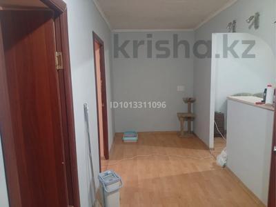 3-бөлмелі пәтер · 60.6 м² · 1/5 қабат, 13-шағынаудан, бағасы: 12.8 млн ₸ в Караганде, Алихана Бокейханова р-н