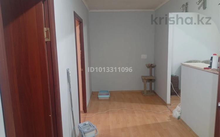 3-бөлмелі пәтер · 60.6 м² · 1/5 қабат, 13-шағынаудан, бағасы: 12.8 млн ₸ в Караганде, Алихана Бокейханова р-н — фото 2