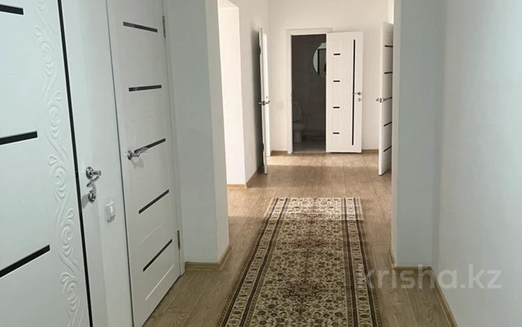 3-комнатная квартира, 100 м², 2/9 этаж помесячно, Аймаутова 133 за 370 000 〒 в Семее — фото 2