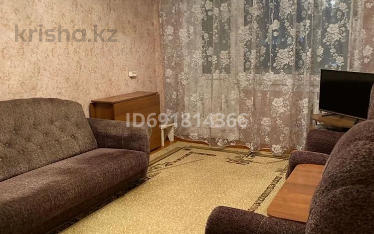 2-комнатная квартира, 70 м², 3/5 этаж помесячно, Торайгырова 63 за 130 000 〒 в Павлодаре — фото 2