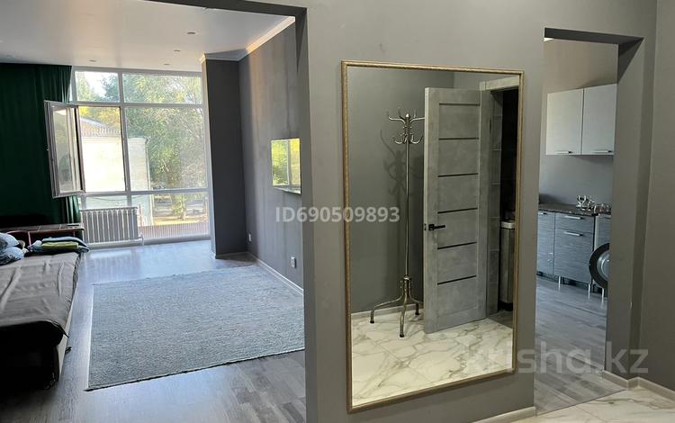 1-комнатная квартира · 60 м² · 2/9 этаж, Вокзальная 4/1 за 12 000 ₸ в Уральске — фото 9