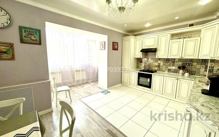4-бөлмелі пәтер · 186 м² · 2/4 қабат, пр-т Алии Молдагуловой 6 — Абулхаир хана, бағасы: 69 млн ₸ в Актобе — фото 2