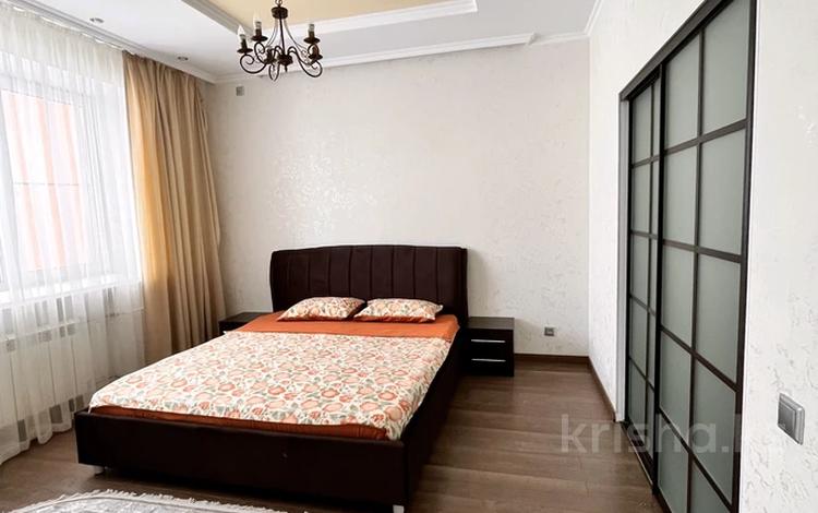 2-комнатная квартира · 70 м² · 4/9 этаж, мкр. Алтын орда, проспект Алии Молдагуловой 50а/3 за 15 000 〒 в Актобе — фото 10