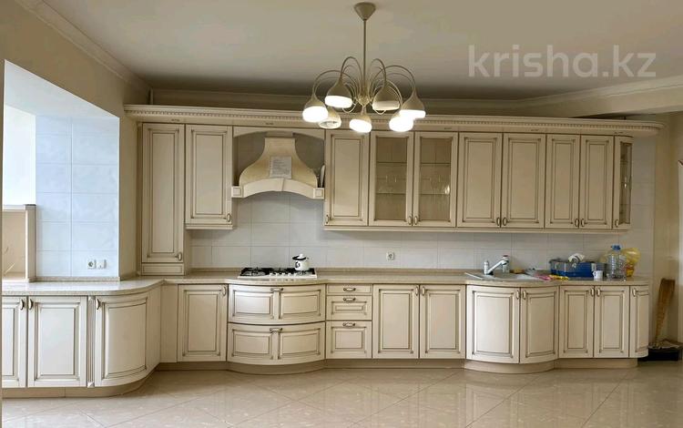 3-бөлмелі пәтер · 168.7 м² · 2/8 қабат, Жаңа қала, Пр Абая 8а, бағасы: 52 млн ₸ в Актобе, Новый город — фото 2