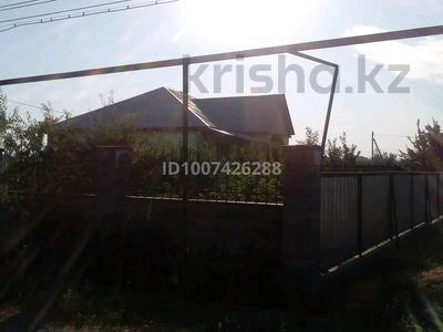 Отдельный дом · 4 комнаты · 100 м² · 10 сот., Карасай — Находится возле школы за 45 млн ₸ в Береке