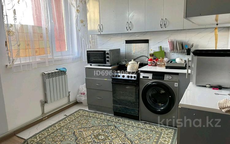 1-комнатная квартира, 32 м², 1/3 этаж, Тауелсиздик — Республика