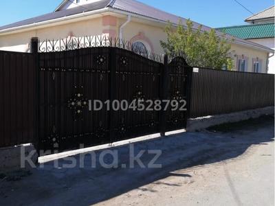 Отдельный дом · 5 комнат · 272 м² · 11.6 сот., мкр Лесхоз, Кубаш Медеубаев 46а — Торговый центр Коктем,Средняя школа 28,Образовательный центр Достык за 35 млн 〒 в Атырау