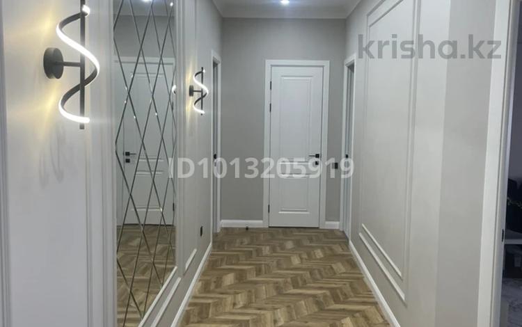 3-бөлмелі пәтер · 108 м² · 2/5 қабат, Нурсая-3 ш/а., Абулхайр-хана 56/6, бағасы: 60 млн ₸ в Атырау, мкр Нурсая-3 — фото 2