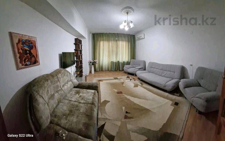 3-комнатная квартира · 70 м² · 3/5 этаж · помесячно, мкр Самал — Достык Плаза. Нурлы Тау