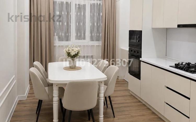 2-бөлмелі пәтер · 76 м² · 1/7 қабат, Нуртас Ондасынов, бағасы: 450 000 ₸ в Атырау, мкр Жилгородок — фото 2