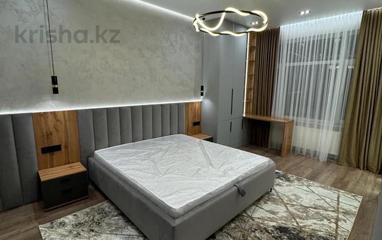 3-комнатная квартира · 130 м² · 9/12 этаж, Шамши Калдаяков 8 за 800 000 ₸ в Астане, Сарайшык р-н — фото 2