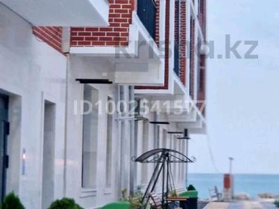 4-комнатная квартира · 90 м² · 4/4 этаж, Уч. №50/3 50/3 — За отелем Rixos, клубный дом с бассейном за 60 000 ₸ в Актау