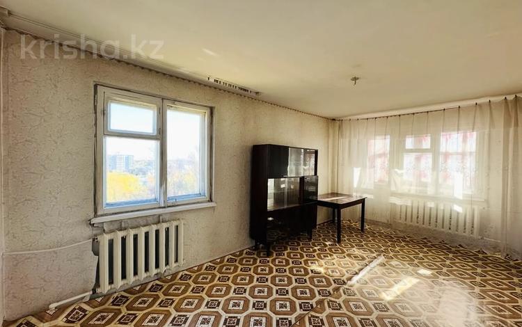 3-бөлмелі пәтер · 62 м² · 5/5 қабат, 40-лет Победы 63а, бағасы: 6 млн ₸ в Шахтинске — фото 2