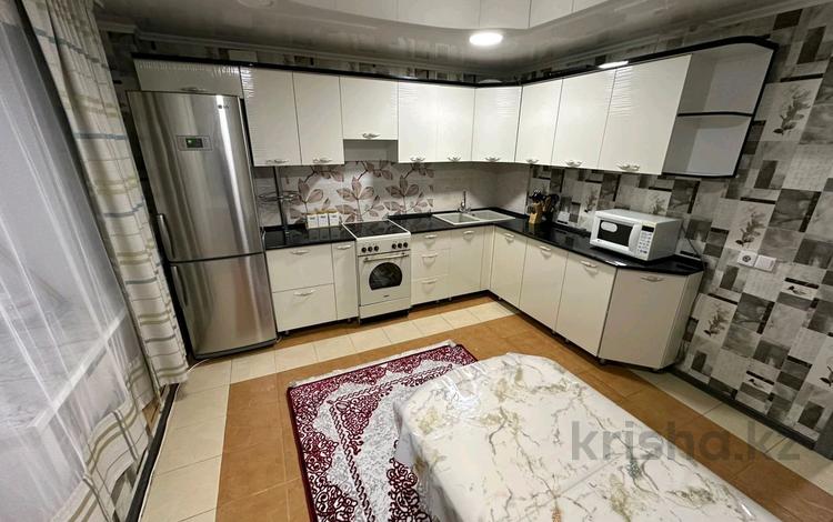 3-комнатная квартира · 74.1 м² · 9/10 этаж, проспект Казыбек би 36 за 34 млн ₸ в Усть-Каменогорске — фото 2