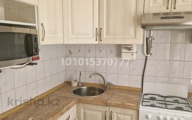 2-бөлмелі пәтер · 43 м² · 3/9 қабат, Юго-Восток ш/а., строителей 25, бағасы: 16.5 млн ₸ в Караганде, Казыбек би р-н — фото 2