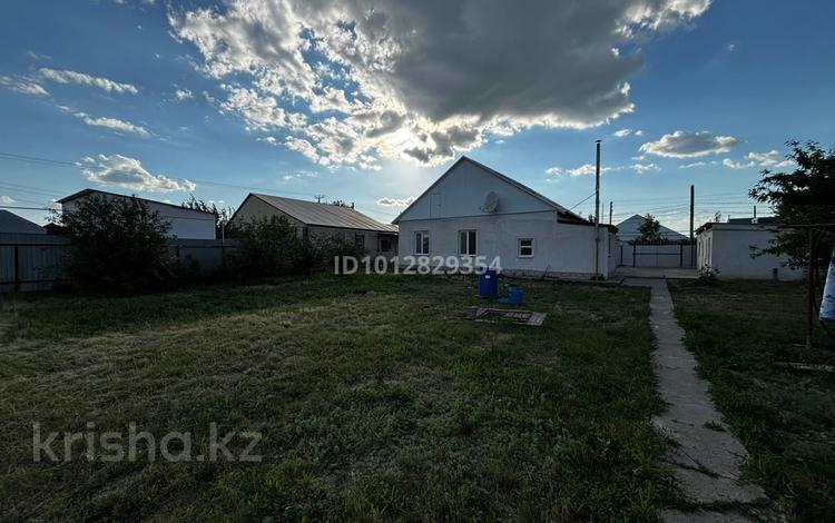 Отдельный дом · 3 комнаты · 100 м², мкр. Зачаганск пгт — М Дулатов за 27 млн ₸ в Уральске — фото 3