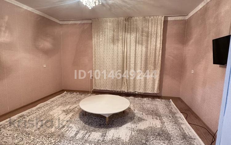 2-бөлмелі пәтер · 67 м² · 5/5 қабат, Астана мкрн 1 3, бағасы: 100 000 ₸ в  — фото 2