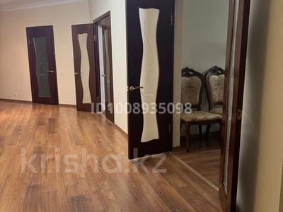 4-комнатная квартира · 164 м² · 5/9 этаж, Бахтыгерея Кулманова 107 — Площадь Махамбета за 400 000 〒 в Атырау