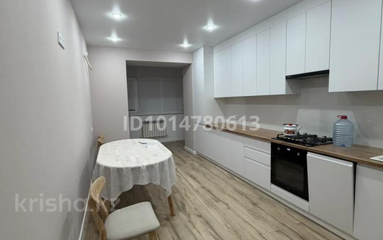 1-бөлмелі пәтер · 47 м² · 4/10 қабат, Қонаев ш/а. 52/2, бағасы: 30 млн ₸ в Уральске, мкр Кунаева — фото 2