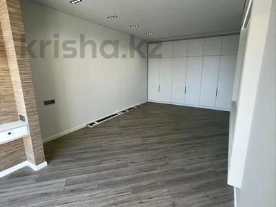 2-комнатная квартира, 80 м², 8/8 этаж, мкр. Алтын орда 16д за 27.7 млн 〒 в Актобе, мкр. Алтын орда