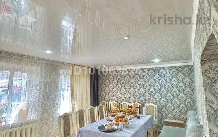 Отдельный дом · 4 комнаты · 72 м² · 18 сот., Олжабулатова 50 — Дом в центре посёлка, рестораны, кафе, супермаркет, школы, аптека, больница, базар, мечеть в шаговой доступности за 30 млн ₸ в Байдибек би — фото 2