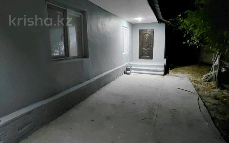 Отдельный дом · 2 комнаты · 70 м² · 8 сот., мкр Азат 45 — Кабиско за 80 000 ₸ в Шымкенте, Енбекшинский р-н — фото 2