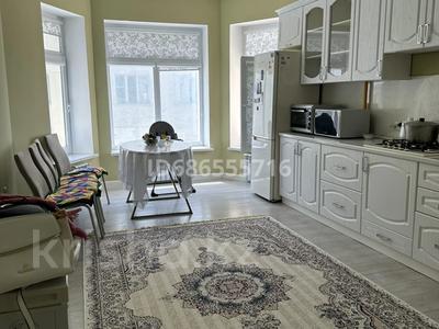 Аренда квартир в Мангистауской обл.: 2-комнатная квартира · 77.5 м² · 2/5 этаж, Жемчужная 1 — Напротив Солдатского пляжа за 220 000 〒 2-комнатная квартира · 77.5 м² · 2/5 этаж, Жемчужная 1 — Напротив Солдатского пляжа за 220 000 〒 в Актау, мкр Приморский