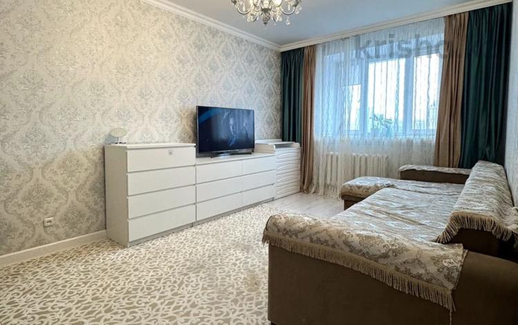 1-комнатная квартира, 50 м², 10/15 этаж помесячно, Акмешит 7 — Алматы за 165 000 〒 в Астане, Есильский р-н — фото 2