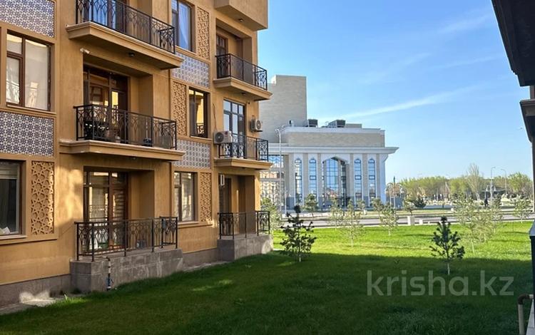 2-комнатная квартира · 60 м² · 1/3 этаж, Батырбекова 4/2 — Саттарханова за 15 000 〒 в Туркестане — фото 2