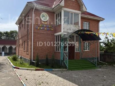 Отдельный дом · 4 комнаты · 200 м² · 15 сот., Шымбулак 34 за 110 млн ₸ в Каскелене