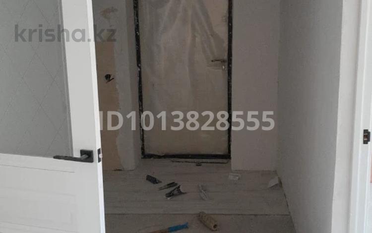3-бөлмелі пәтер · 90 м² · 1/5 қабат, мкр. Алтын орда 49Р, бағасы: 40 млн ₸ в Актобе — фото 2