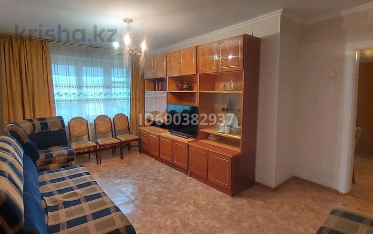 4-комнатная квартира, 59 м², 5/6 этаж, Майкудук, Майкудук, 19й микрорайон 53 за 15.6 млн 〒 в Караганде, Алихана Бокейханова р-н — фото 2