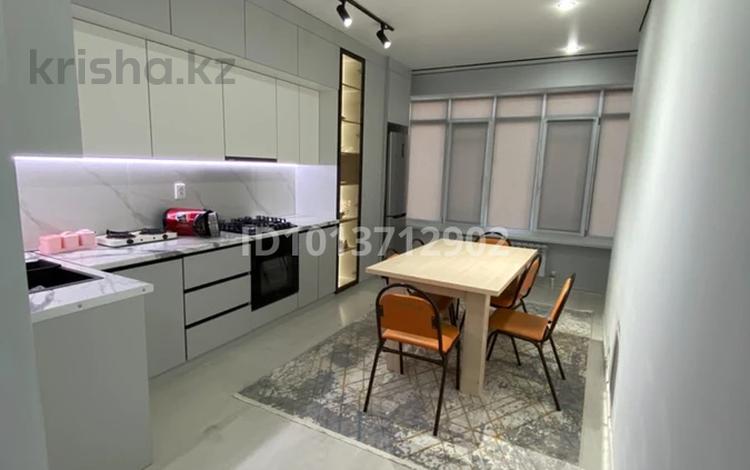 2-комнатная квартира · 65 м² · 8 этаж, мкр Центральный, Абая 26, 26/1, 26/2, 26/3 — ЖК Аягоз за 300 000 ₸ в Атырау — фото 2