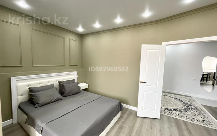 2-бөлмелі пәтер · 70 м² · 3/5 қабат, мкр. Алтын орда, Батыс 2 19 Л — Школа Смарт Билим, бағасы: 18 000 ₸ в Актобе — фото 2