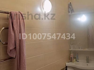 2-комнатная квартира · 56 м² · 9/14 этаж, мкр Юго-Восток, Мкр Юго-Восток , улица Сарыарка 19 — Наружный угол дома 19, подъезд возле Белорусские продукты. за 21.7 млн ₸ в Караганде, Казыбек би р-н