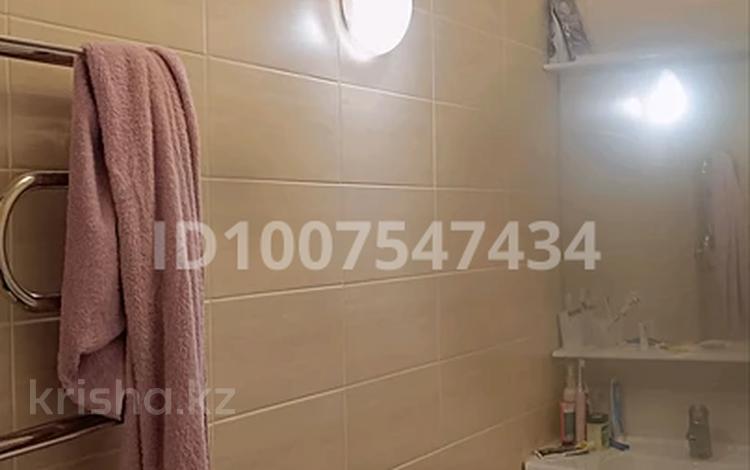 2-комнатная квартира · 56 м² · 9/14 этаж, мкр Юго-Восток, Мкр Юго-Восток , улица Сарыарка 19 — Наружный угол дома 19, подъезд возле Белорусские продукты. за 21.7 млн ₸ в Караганде, Казыбек би р-н — фото 4