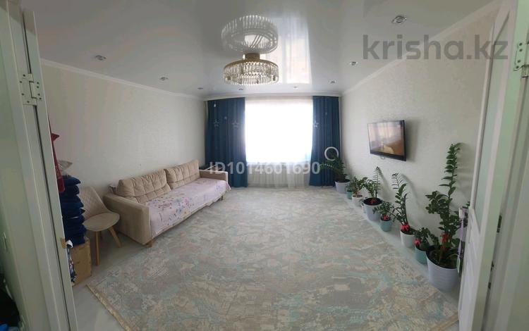 2-комнатная квартира · 58 м² · 5/5 этаж, Ихсанова 72/1 за 180 000 ₸ в Уральске — фото 2