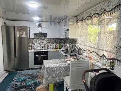 Часть дома · 3 комнаты · 100 м² · 10 сот., Школьная за 27 млн ₸ в Кенгирское