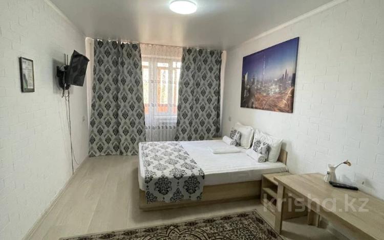 1-комнатная квартира, 29.8 м², 4 этаж посуточно, Кабанбай Батыра 75/89 — БТИ за 10 900 〒 в Талдыкоргане — фото 2