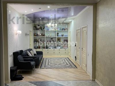 4-бөлмелі пәтер · 210 м² · 8/10 қабат, Иманова 10/1 — За Каспии банком, бағасы: 106 млн ₸ в Астане, р-н Байконур