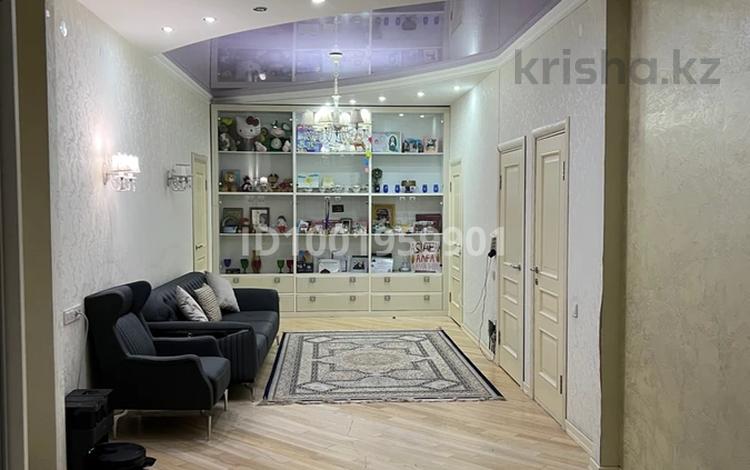 4-комнатная квартира · 210 м² · 8/10 этаж, Иманова 10/1 — За Каспии банком за 106 млн ₸ в Астане, р-н Байконур — фото 2