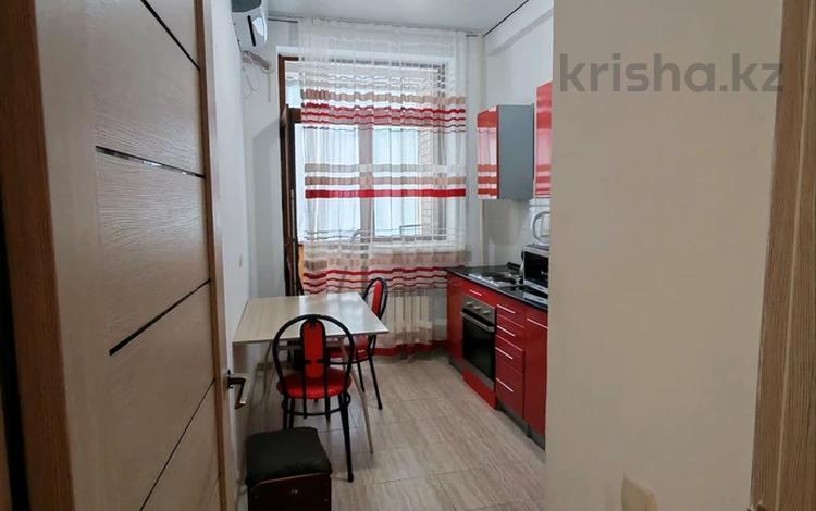 3-бөлмелі пәтер · 80 м² · 3/14 қабат, 17-ш/а. 7, бағасы: 300 000 ₸ в Актау, 17-й мкр — фото 2