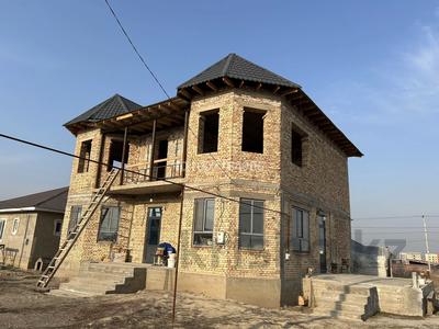 Отдельный дом · 10 комнат · 288 м² · 8 сот., Белтоған 132 — Әкімнің көршісі. ұзынағашқа кіреберіс жаңа мектепке напротив салынып жатқан жк-лардың артында за 45 млн 〒 в Узынагаш