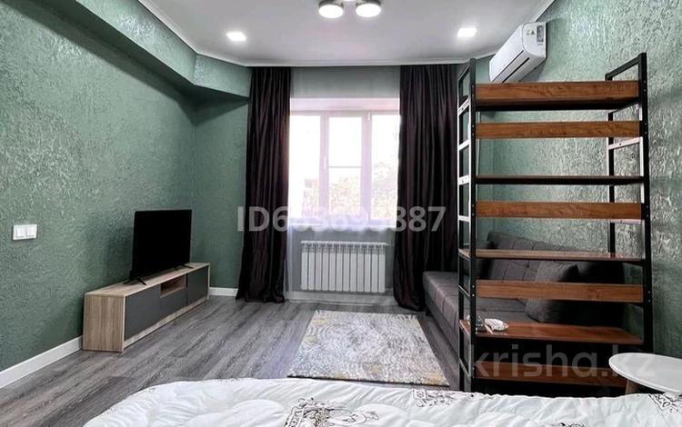 1-комнатная квартира · 48.9 м² · 4/9 этаж, Хусаинова — Революция за 15 000 ₸ в Уральске — фото 8