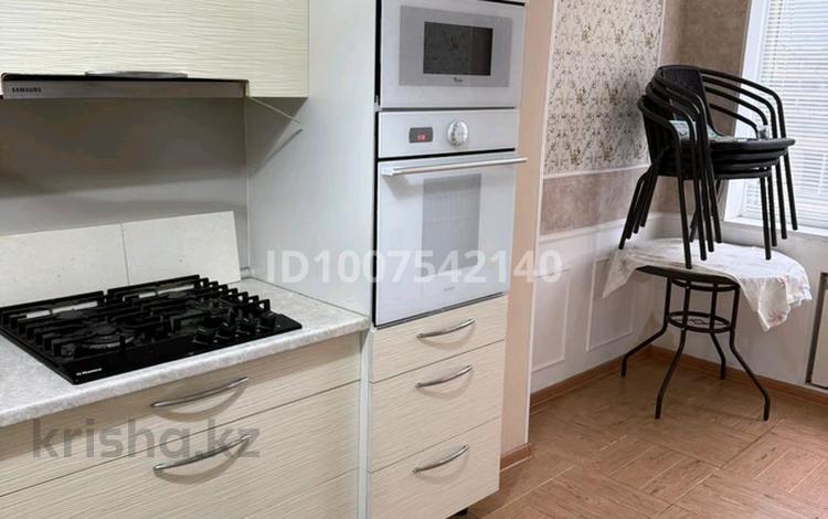 3-бөлмелі пәтер · 70 м² · 5/5 қабат, 9-ш/а. 11, бағасы: 200 000 ₸ в Актау, 9-й мкр — фото 2