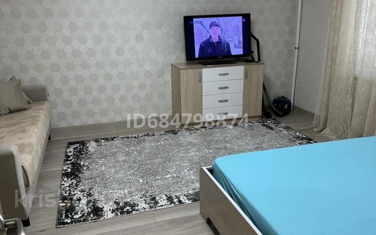 1-комнатная квартира · 36 м² · 1/5 этаж, мкр Центральный, Махамбета 112 — Махамбета-Валиханова за 9 000 〒 в Атырау — фото 2